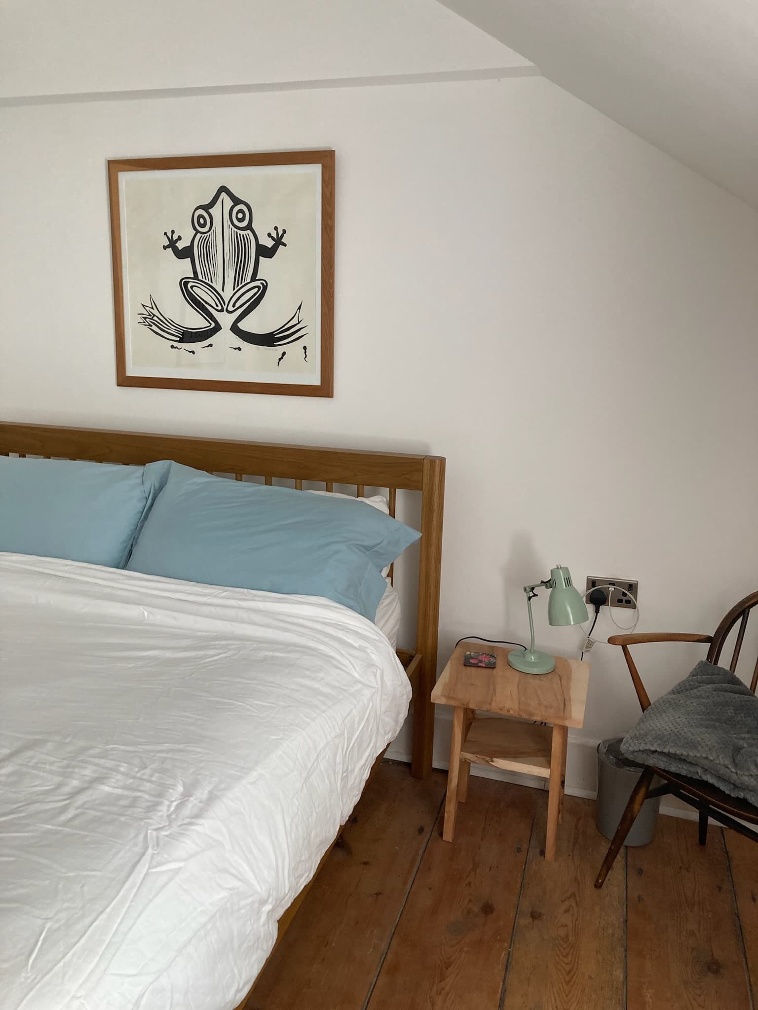 Double bedroom from another angle